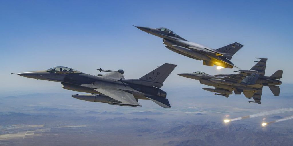 Consegna degli aerei da combattimento F-16 all'Ucraina: Implicazioni per la sicurezza regionale e ruolo della NATO nella deterrenza nucleare