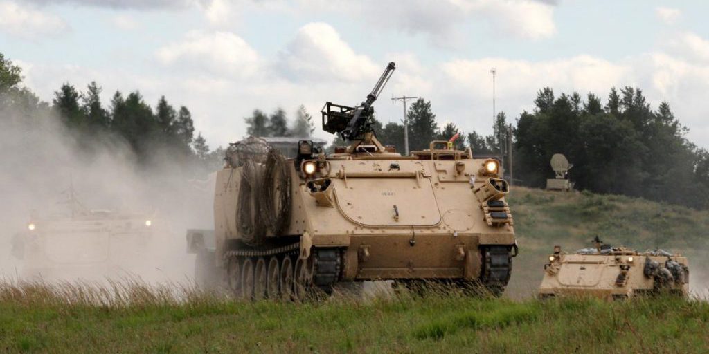 Canada Annulla Fornitura di Veicoli Corazzati all'Ucraina: Implicazioni per la Cooperazione Militare