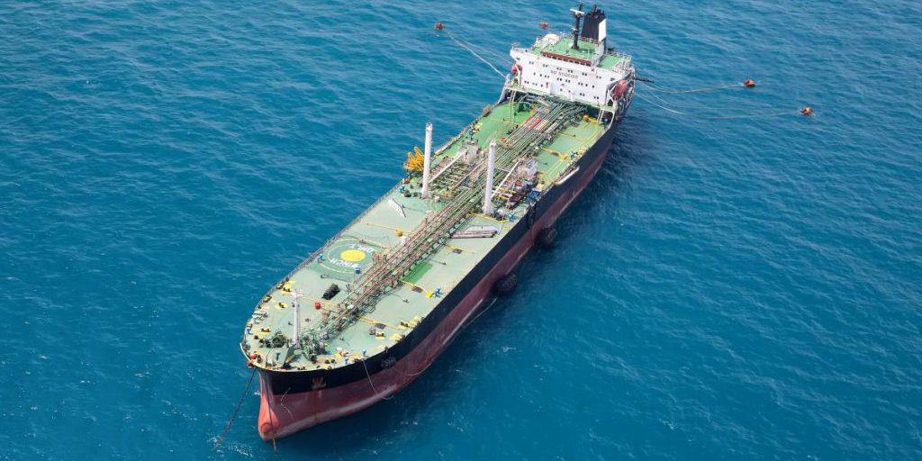 Regno Unito impone sanzioni alle principali compagnie petrolifere russe: cosa significa per l'economia globale