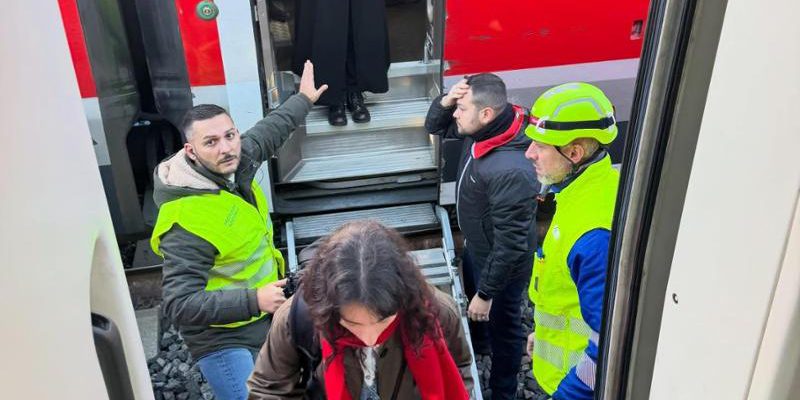 Guasto al treno ad alta velocità a Torino: 9 vagoni in panne, ritardi fino a 100 minuti