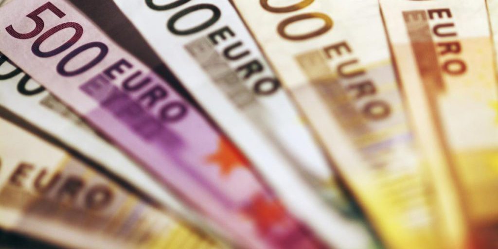 L'Unione Europea Valuta di Fornire 25 Miliardi di Euro di Aiuti all'Ucraina Utilizzando Attivi Russi Congelati