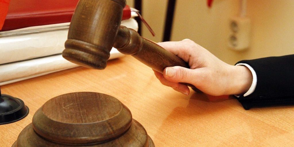 Адвокат раскрыл, можно ли привлечь «бабушек на лавочке» к ответственности за оскорбления