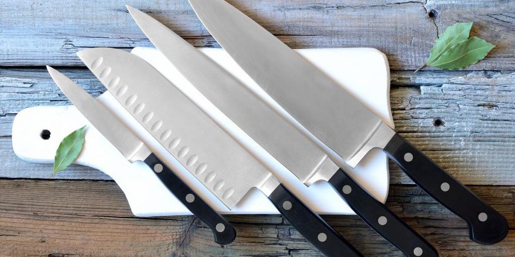 Как заточить кухонный нож без точилки: шеф повар поделилась удобным лайфхаком