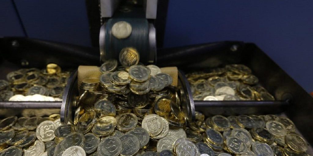 Cambiamento Radicale nei Mercati Finanziari: la NBU Sostituisce le Copeche con i Passi, ma il Regolatore Finanziario Esprime Forti Critiche