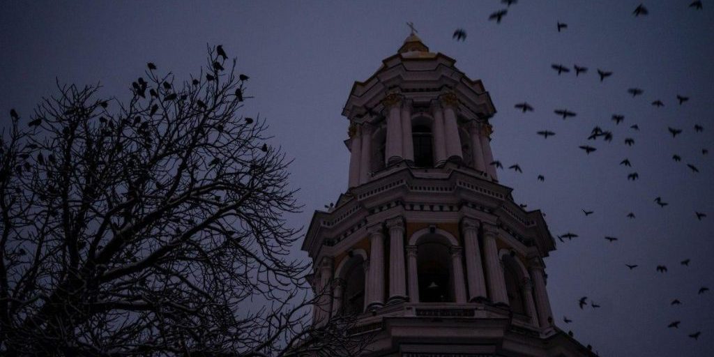 В Киеве ввели почасовые графики отключений: когда не будет света