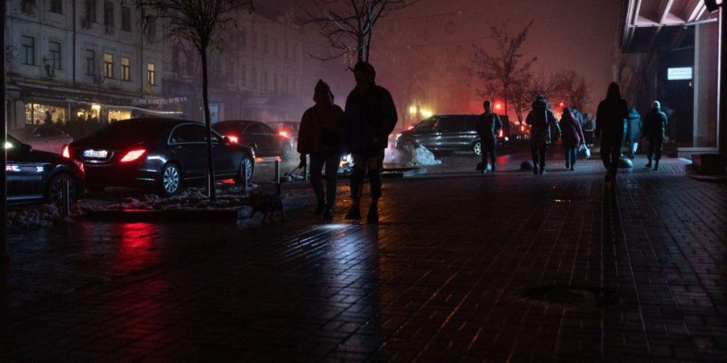 Отключения продолжатся: в "Укрэнерго" рассказали, у кого выключат свет 24 октября