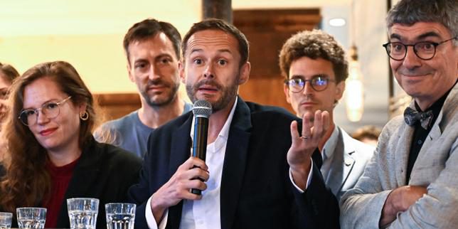 "Le elezioni municipali a Parigi del 2026: la sfida dell'unità della sinistra contro la destra"