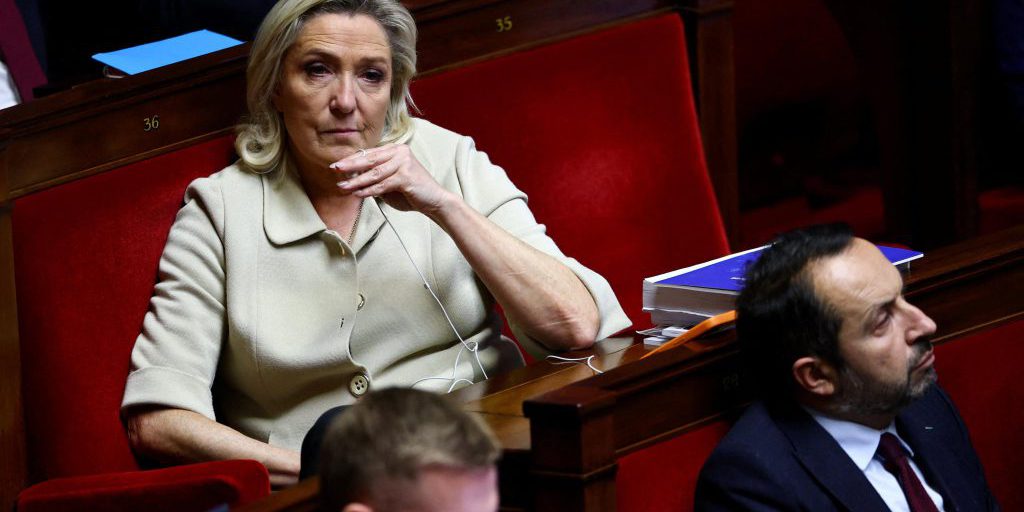 RN spera di far cadere il governo francese, ma con scarsa certezza