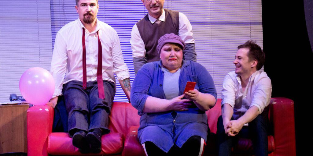 Il Teatro da Camera di Smolensk Presenta "Korporativ" in un Evento Culturale Unico e Coinvolgente