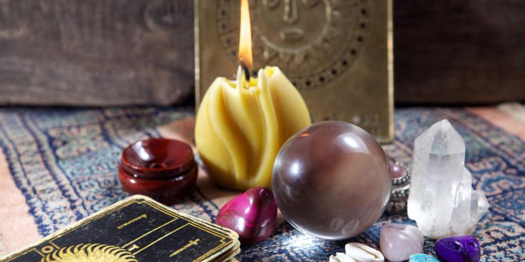 Гороскоп на 15 октября по картам Таро: Стрельцам - перемены, Тельцам - встреча с родными