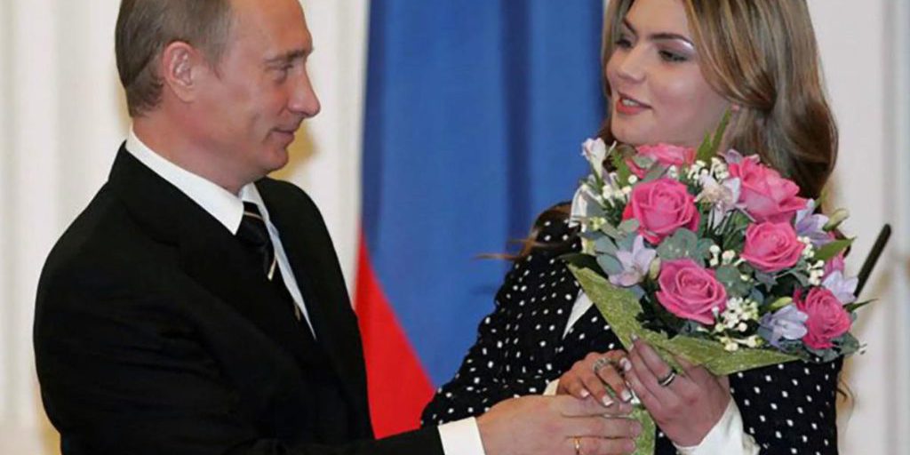 Живут под "прикрытием": СМИ показали фото вероятных сыновей Путина и его любовницы