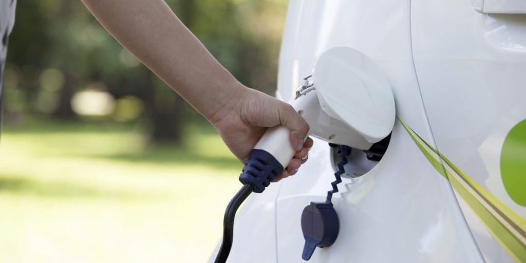 Tariffe elettriche in Ucraina raddoppiano: le auto elettriche diventano non redditizie
