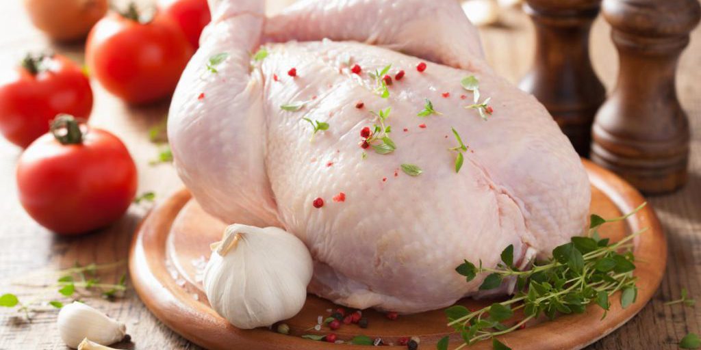Come cuocere il pollo senza farlo seccare: consigli pratici dei cuochi