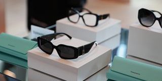 EssilorLuxottica vola a Parigi di oltre l'11% in scia crescita vendite trimestre