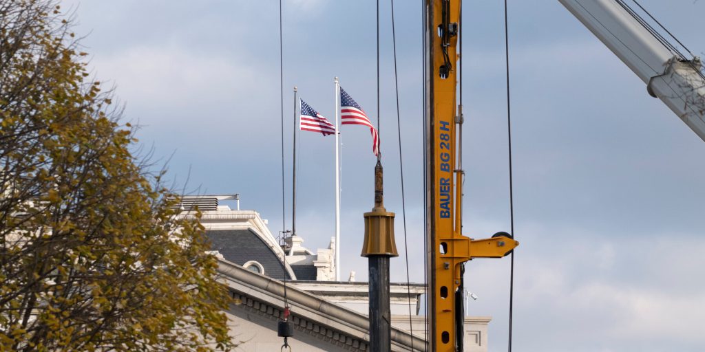 Giudice non blocca immediatamente il progetto di ballo di Trump, richiede piani entro fine mese