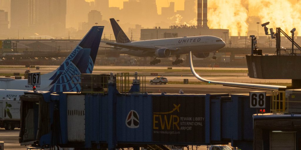 Trump amplia il divieto di viaggio a 20 paesi in più, raggiungendo oltre 35 nazioni