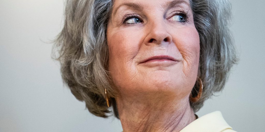 Susie Wiles: Trump ha un comportamento simile a quello di un alcolico e ha gestito male i fascicoli di Epstein