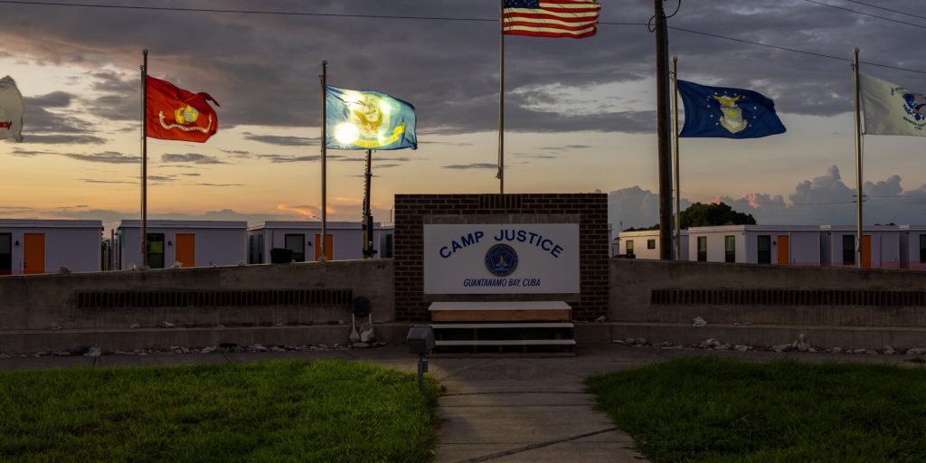 Deportati cubani bloccati a Guantánamo: l'inefficienza dell'operazione ICE dopo l'ordine di Trump