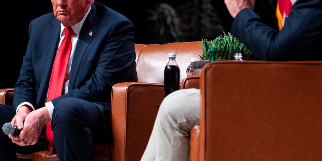 Trump sostiene Tucker Carlson dopo l’intervista a Nick Fuentes