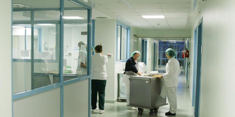 Donna condannata a 9 mesi per tentato omicidio del primario di Chieri