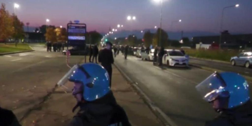 Ultras granata identificati per violenze pre-derby: oltre cento coinvolti e trenta bloccati