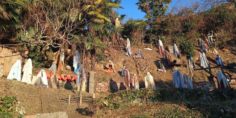 Il presepe di Cavoretto celebra 10 anni con 60 figure a grandezza naturale lungo la via verso la chiesa