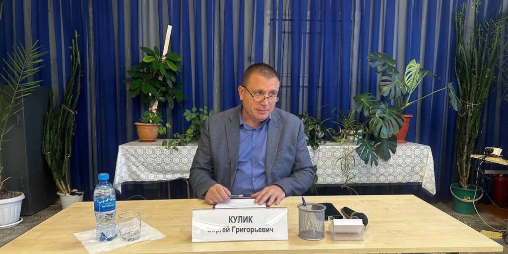 Riunione tra residenti e amministrazione a Donskoy: discussioni sui problemi della comunità e promesse di intervento