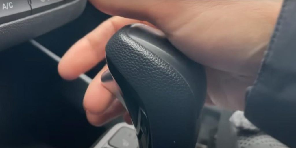 Механик рассказал о 5 вещах, которые нельзя делать с машиной на "автомате"