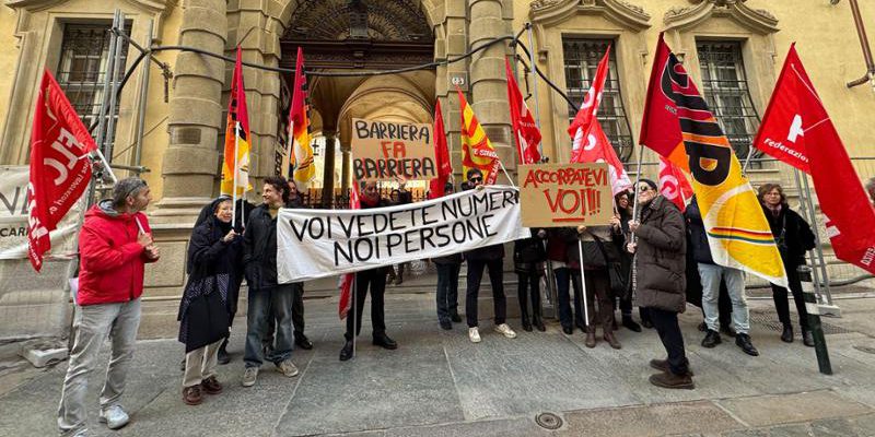 Proteste a Torino contro il consolidamento delle scuole previsto dal PNRR