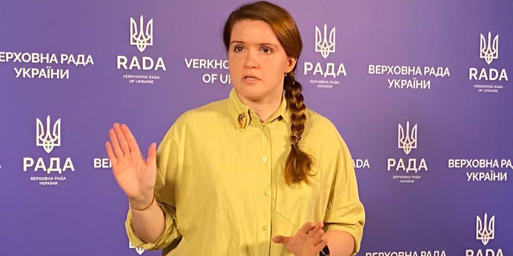 "Два часа стучала в дверь разными частями тела": Безуглая устроила скандал в Раде