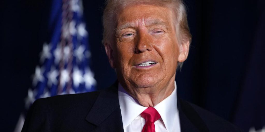 Трамп будет президентом в 2028 году, это будет его третий срок, - бывший главный стратег Белого дома