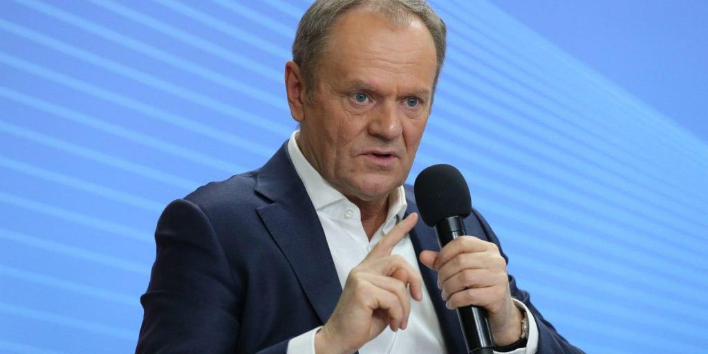 Tusk: le trattative sull’Ucraina sono ancora lontane e la Russia rischia di danneggiare Occidente e Ucraina