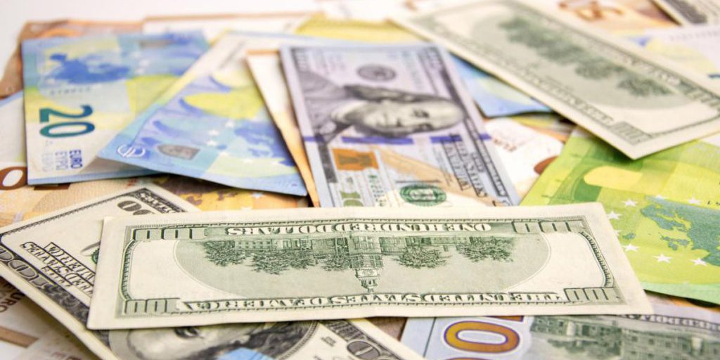 Ждать ли стремительного изменения курса валют в Украине: прогноз банкира до 26 октября