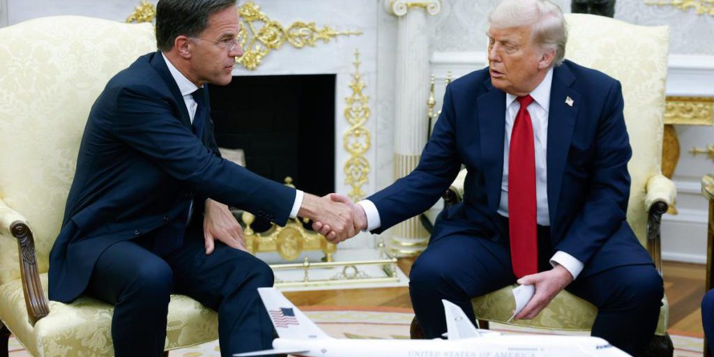 Рютте поддержал идею Трампа остановить боевые действия в Украине по линии фронта