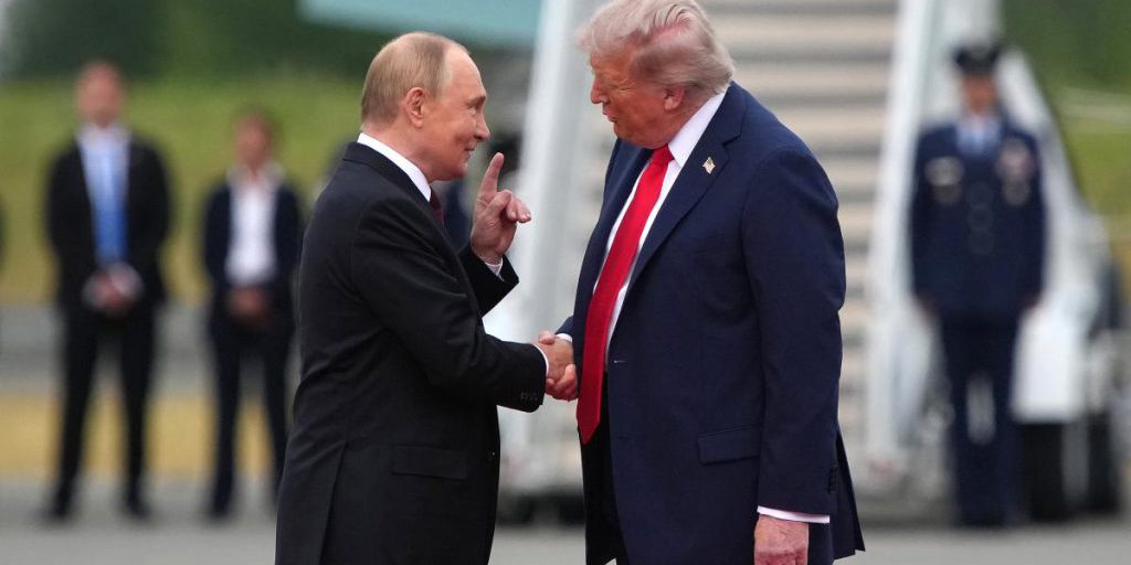 White House: foto di Trump e Putin appesa accanto a quella di Trump con la nipote