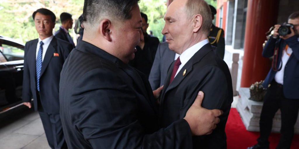 Диктаторы первыми поздравили Путина с днем рождения