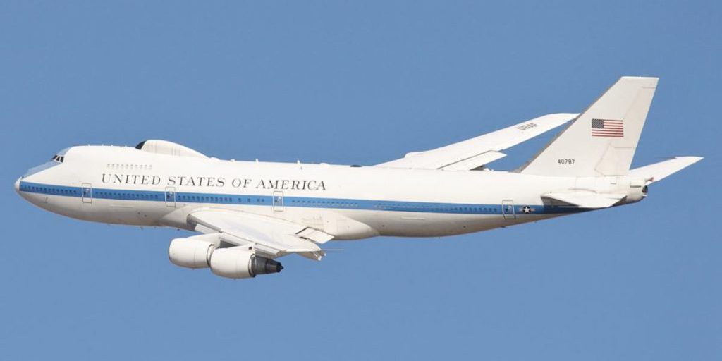 Сколько продержится в воздухе "Самолет судного дня": эксперты назвали точное время