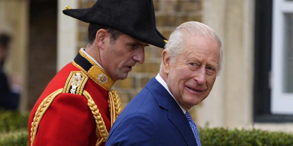 Il Re Carlo III Toglie al Principe Andrea il Titolo di Duca di York: Le Conseguenze di una Decisione Reale