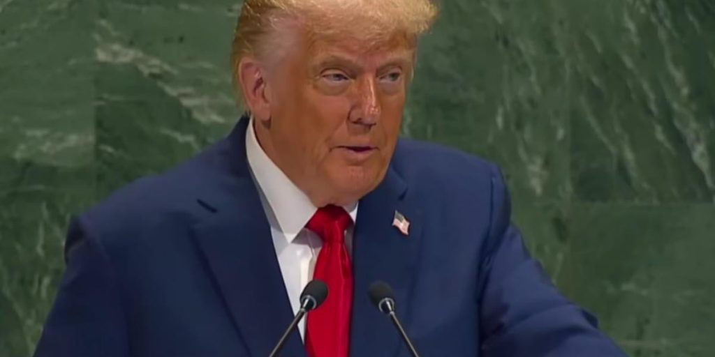 "Я ее заслуживаю": Трамп рассказал о разговоре с лауреаткой Нобелевской премии мира