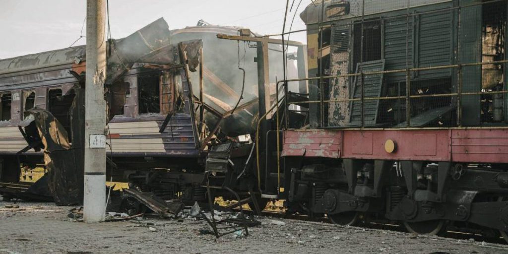 Удар по вокзалу в Шостке: местные власти рассказали о состоянии раненых