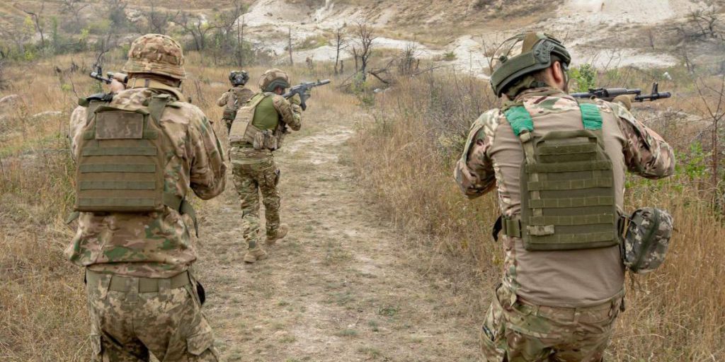 "Каждый день может быть последним": El Pais рассказало о службе молодежи по "Контракту 18-24"