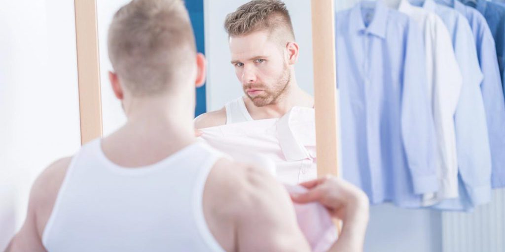 Как понять, что перед вами нарцисс: психологи назвали 10 вещей, которые носят такие люди