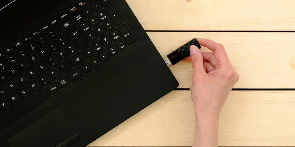 USB и здравый смысл: 5 вещей, которые никогда не следует подключать к ноутбуку