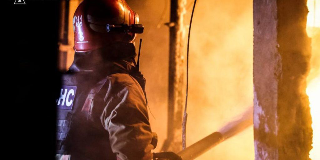 РФ атаковала Украину дронами: известно о масштабных пожарах и отключениях света