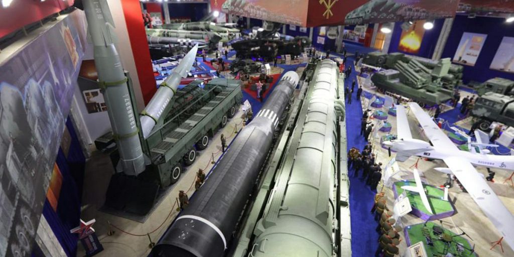 КНДР превратила баллистическую ракету, которой РФ бьет по Украине, в гиперзвуковое оружие