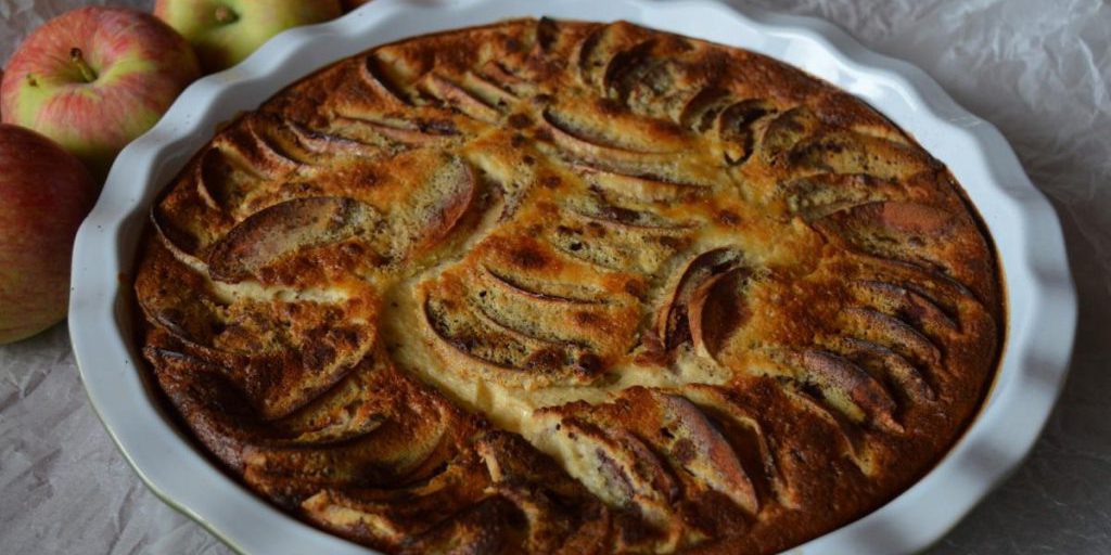 Как испечь вкусный яблочный пирог с корицей: рецепт из самых доступных ингредиентов