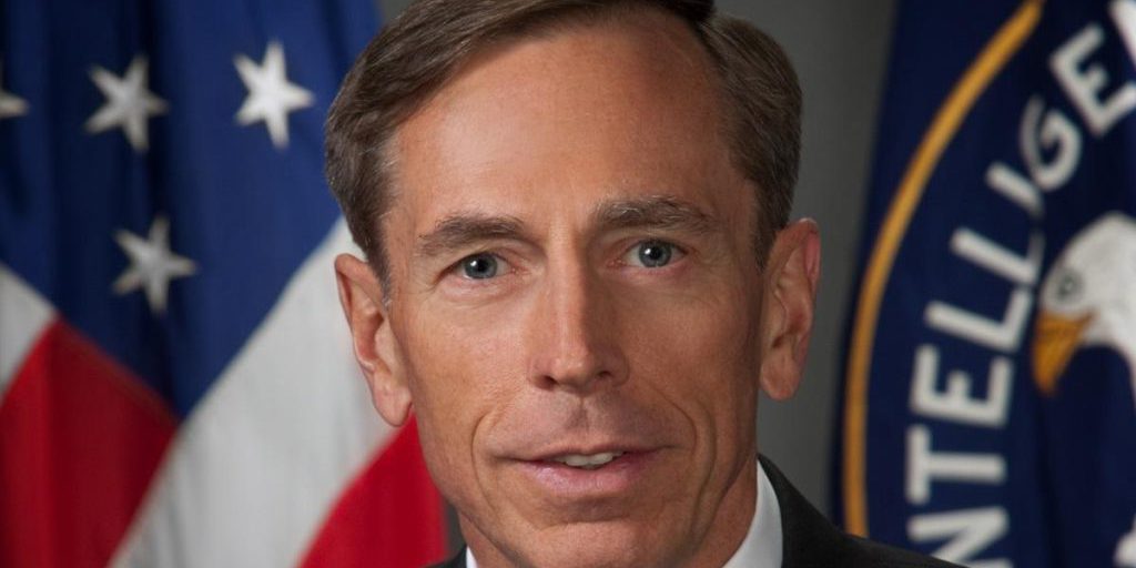 "Такая возможность есть": экс-глава ЦРУ рассказал, как разрушить военную экономику РФ