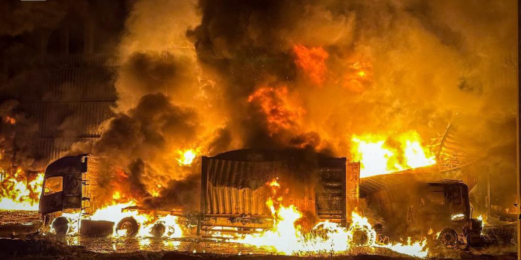 РФ ударила дронами по Одесской области: в порту масштабный пожар, есть раненые