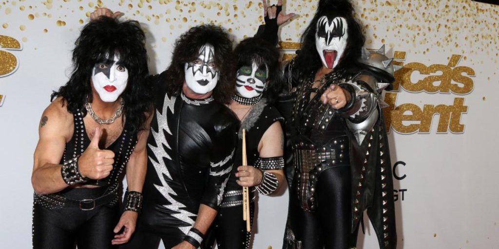 Лидер легендарной группы KISS попал в аварию: что известно о его состоянии