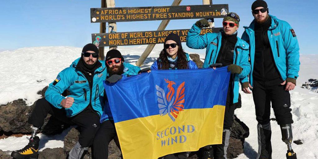 "Второе дыхание": обзор красивого и важного фильма о подъеме украинских ветеранов на Килиманджаро